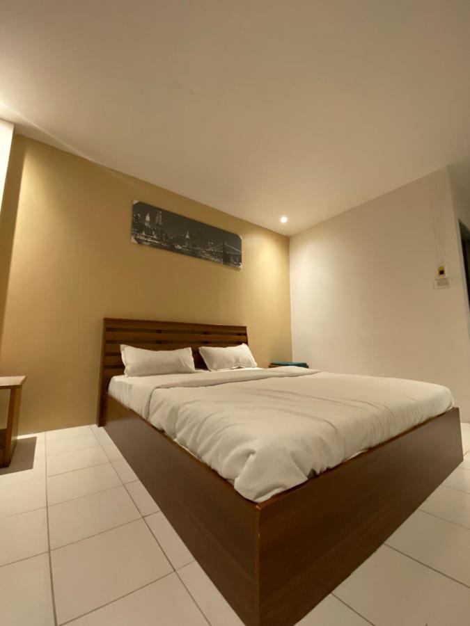 Paradise Hotel
